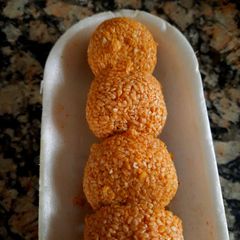 Til gur ke ladoo A picture of Til gur ke ladoo.