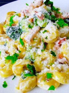 Una foto de Tortellinis con bacon & brócoli | Pastas y Salsas | Juan Pedro Cocina