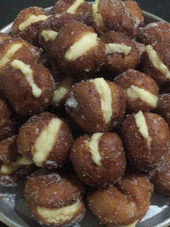 Una foto de Bolitas de fraile con crema pastelera