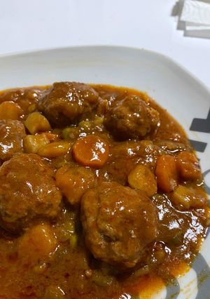 Una foto de Albóndigas a la jardinera