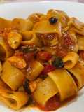 Calamarata con Baccalà, Pomodorini Freschi e Olive Nere
