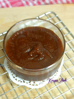 A picture of Mithi chutney without imli.