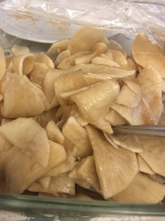 Una foto de Nabo encurtido, ensalada nabo al estilo chino