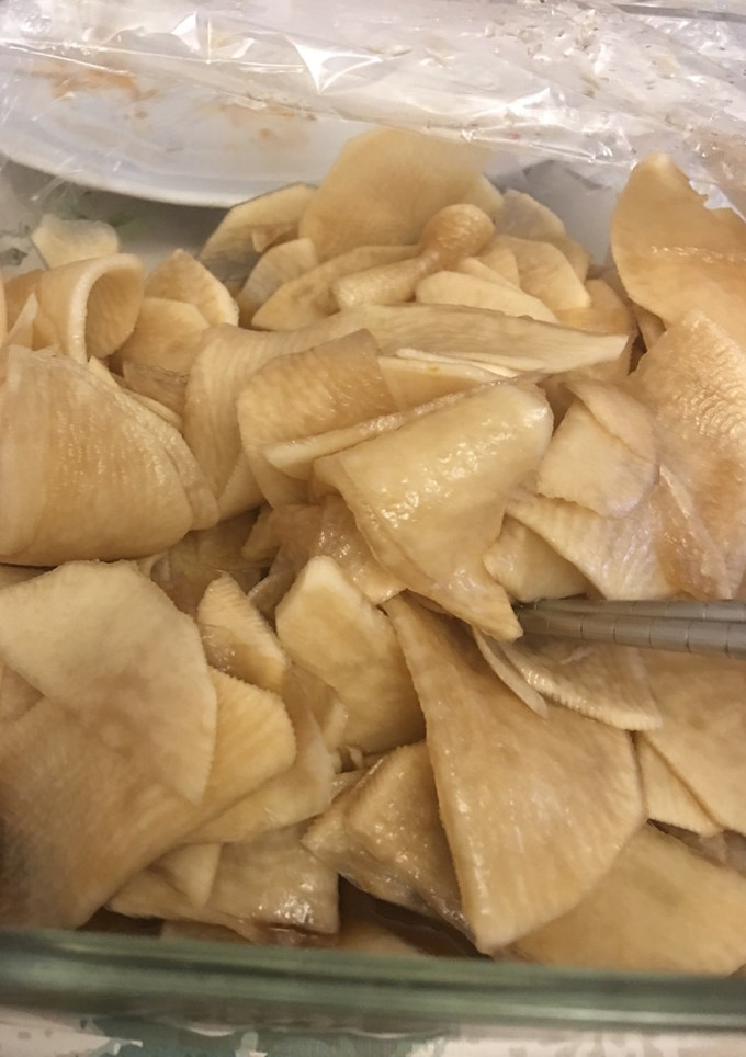 Una foto de Nabo encurtido, ensalada nabo al estilo chino