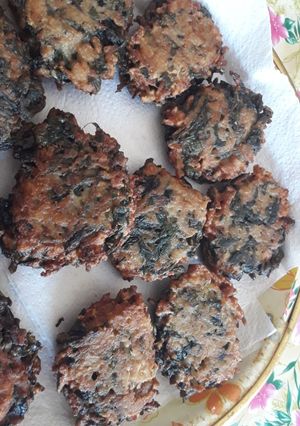 Una foto de Croquetas de arroz y hojitas de remolacha