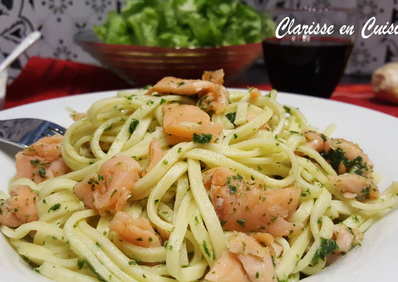 Poêlée de tagliatelles au pesto et au saumon fumé