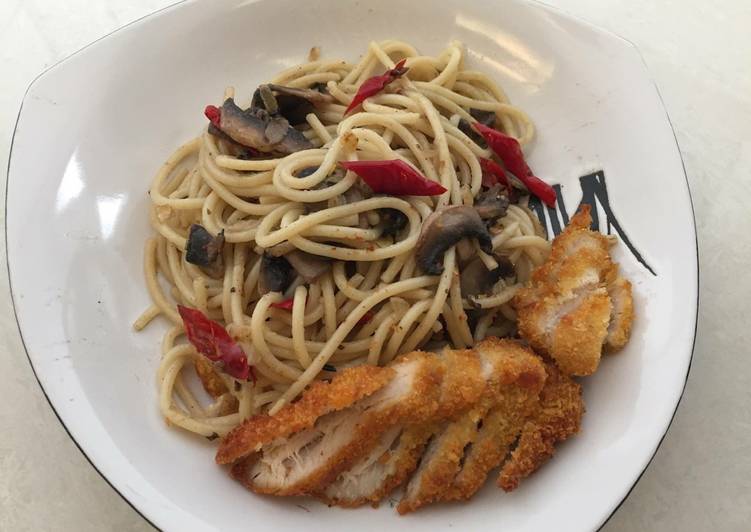 Cara Gampang Membuat Spaghetti aglio olio mushroom and chicken strips #BikinRamadanBerkesan #RabuBaru, Lezat Sekali