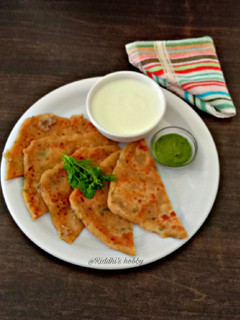ચીઝ ઓનિયન પરોઠા (Cheese Onion Paratha Recipe In Gujarati) રેસીપી મુખ્ય ફોટો