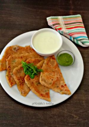 ચીઝ ઓનિયન પરોઠા (Cheese Onion Paratha Recipe In Gujarati) રેસીપી મુખ્ય ફોટો