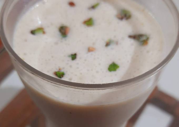 Recipe of Speedy Healthy Banana Walnut Smoothie