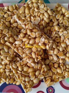 સીંગ ચીકી(Shing chikki recipe in Gujarati) રેસીપી મુખ્ય ફોટો