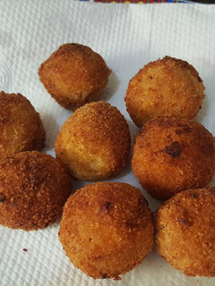 Una foto de Croquetas de plátano maduro
