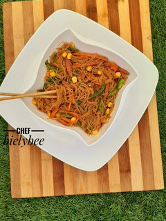 A picture of Rice vermicelli stir fry.