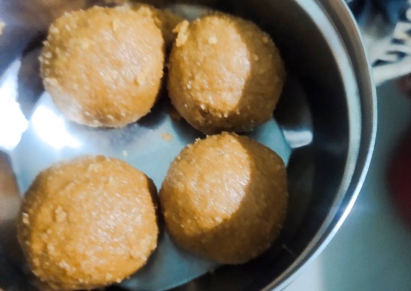 Yummy besan ladoo