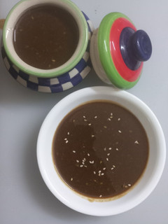 ખજૂર આંબલી ની ચટણી (Dates Tamarind Chutney Recipe In Gujarati) રેસીપી મુખ્ય ફોટો