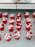 Gelatina con frutas y marshmallow