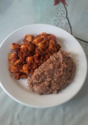 Una foto de Papas con chorizo