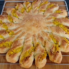 A picture of Sunflower Chicken Cheese Bread 🌻🌻.