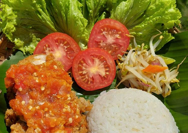 Ayam geprek sambel tolenjeng