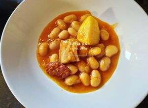 Foto principal de Alubias con chorizo y panceta