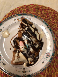Una foto de Crepas Dulces de Chocolate rellenas de fresas
