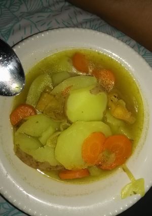 Una foto de Sopa de papa y pasta