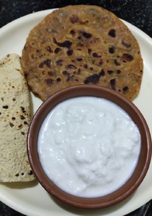 A picture of Methi paratha.
