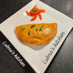 A picture of Chicken Tandoori calzone:.