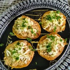 A picture of Savoury qitayef (arabic fusion).