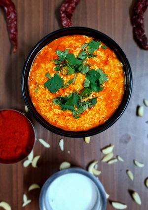 દહીં તીખારી (Dahi Tikhari Recipe In Gujarati) રેસીપી મુખ્ય ફોટો