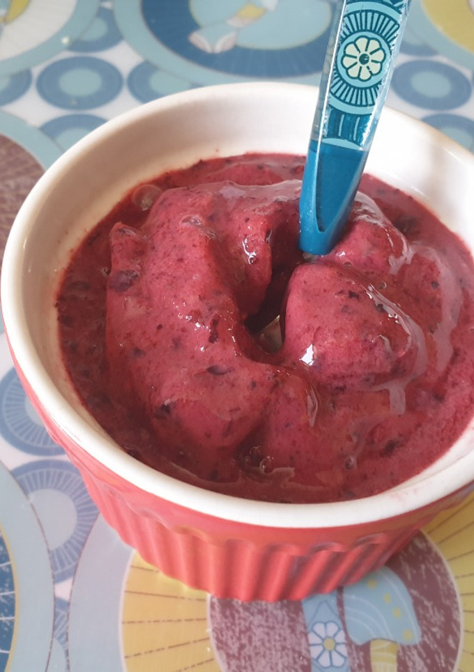 Una foto de Frutos rojos con horchata