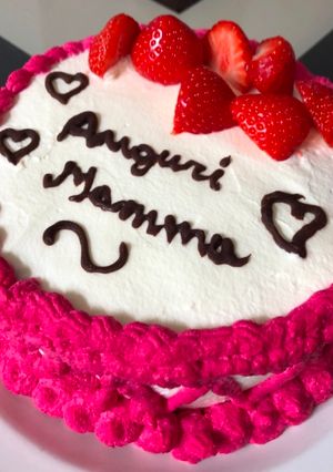 Foto di Torta cacao fragole e yogurt  per la mamma