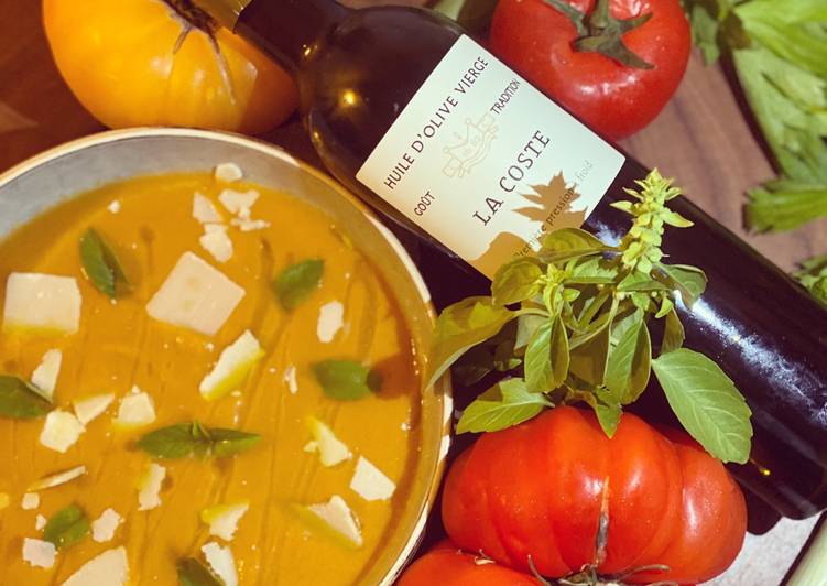 Comment Préparer Les Soupe de tomates glacées, parmesan, huile d’olive