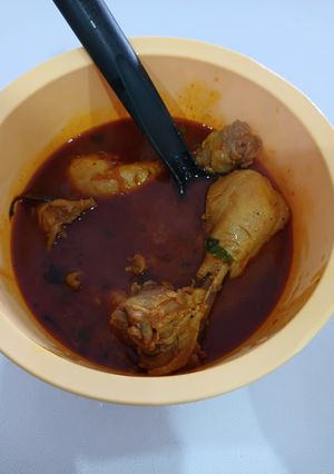 A picture of Chicken legs subzi (curry).