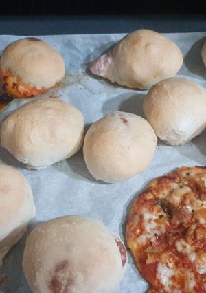 Una foto de Bollitos de pan rellenos