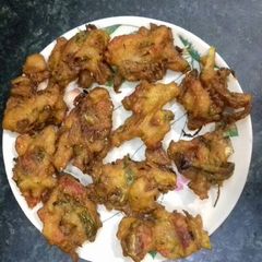 A picture of Makke ka veg pakode.