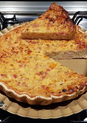 Una foto de Tarta De Cebolla, Panceta y Queso