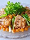 Ức Gà xào đậu gà (chickpeas)