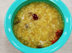 幼兒餐點-養生小米蘋果粥 的食譜成品照片