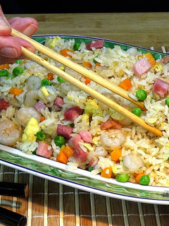 Una foto de Arroz frito 3 delicias, verás lo fácil y riquísimo que está