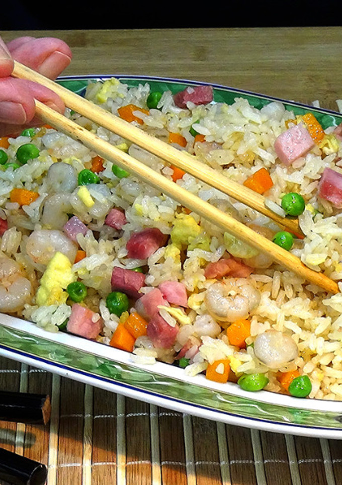 Una foto de Arroz frito 3 delicias, verás lo fácil y riquísimo que está