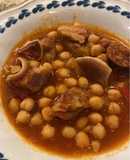 Potaje de garbanzos con oreja y chorizo