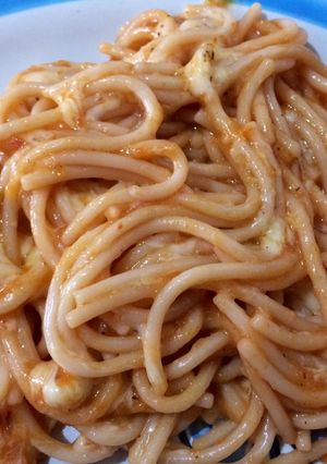 Una foto de Espagueti al tomate 🍅