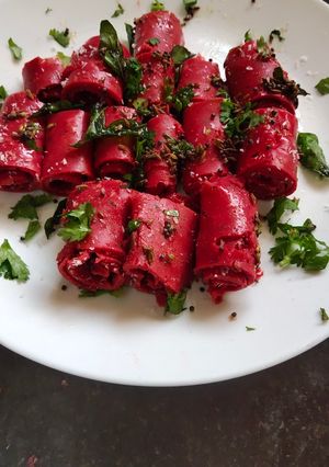 A picture of Beetroot khandvi.