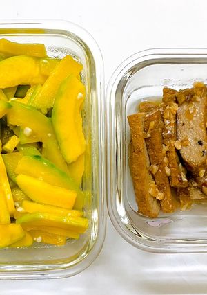 Hình của món Bí đỏ xào tỏi & chả cá rim mặn ngọt.