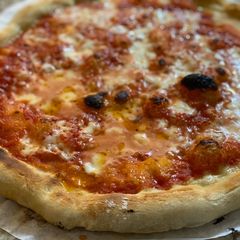 A picture of Pizza Margherita.