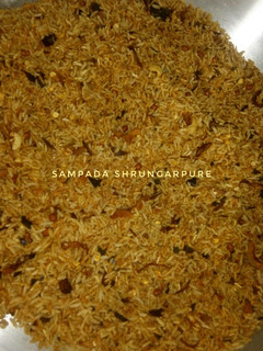 भाजक्या पोह्याचा चिवडा (bhajkya pohyacha chivda recipe in marathi) रेसिपी चे मुख्य फोटो