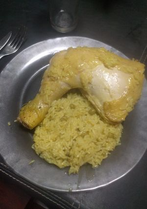 Una foto de Pollo con arroz
