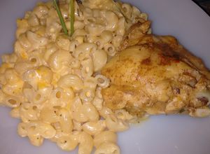 Una foto de Macarrones con queso y pollo al curry