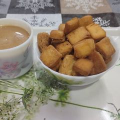 A picture of Shakar Pare from left over sugar syrup.